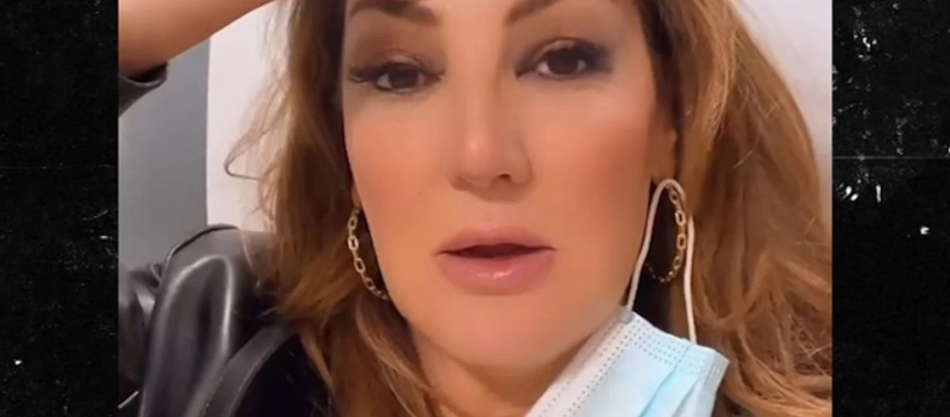 ΗΠΑ: Η πλήρως εμβολιασμένη κωμικός Heather McDonald κατέρρευσε στην σκηνή!